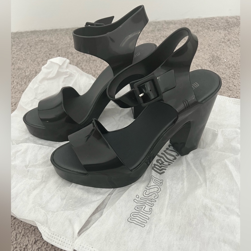 Melissa platform sandals